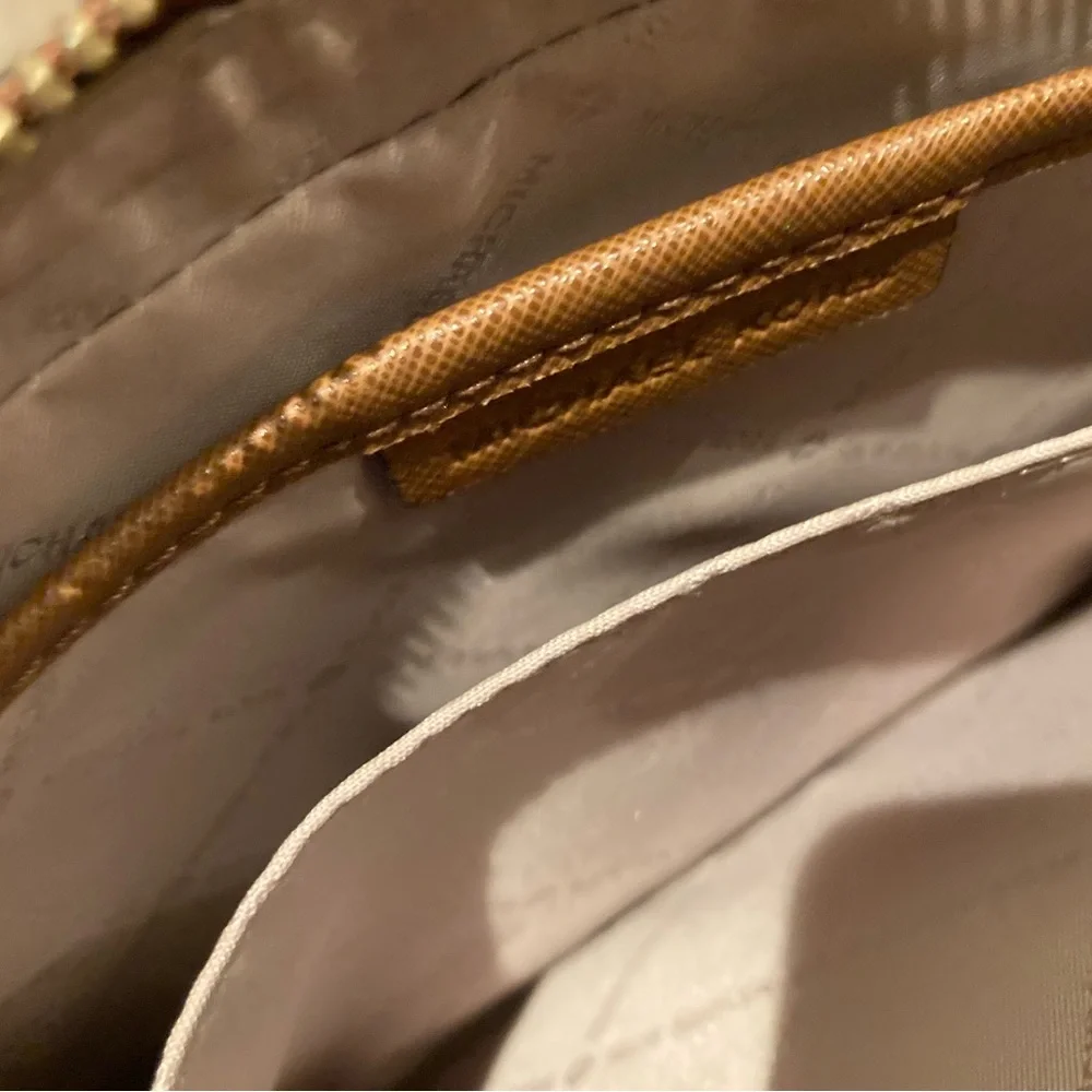 Brown crossbody Michael Kors Bag with gold studs - Picture 2 of 3